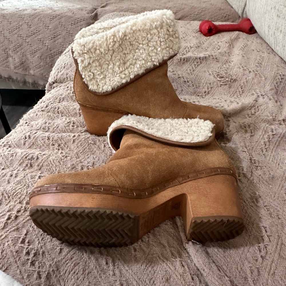 Crown Vintage Tan Shearling Ankle Boots